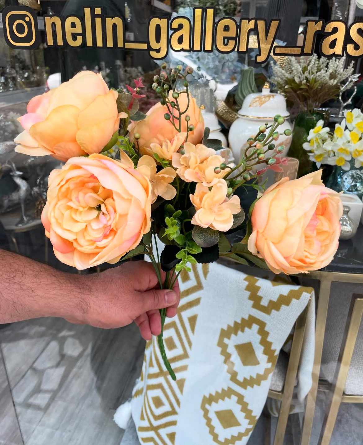 گل پئونی درشت وارداتی ۴گل ۳تزیین